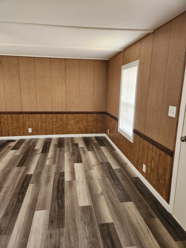 Building Photo - 908 Bernard Ln