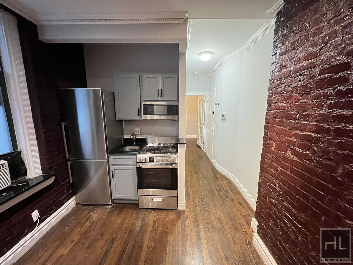 Building Photo - East 13th Street