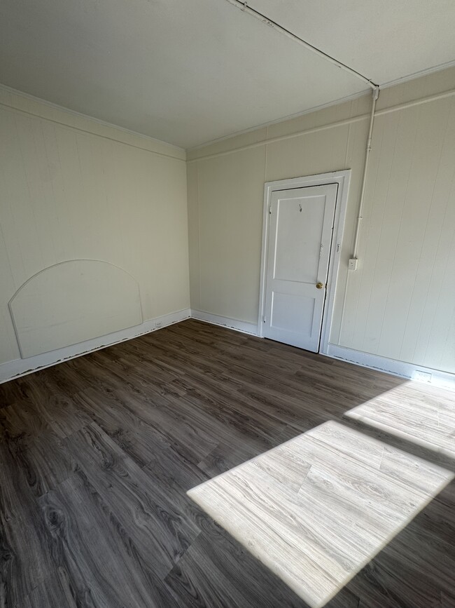 1st bedroom - 509 Walnut St