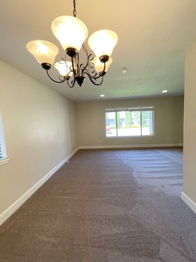 Building Photo - Recently Refreshed 3 bedroom with Central Heat/Air