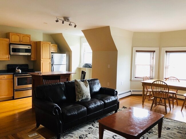 Building Photo - 318 Tappan St