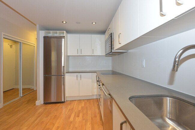 Photo du bâtiment - 230 Oak St