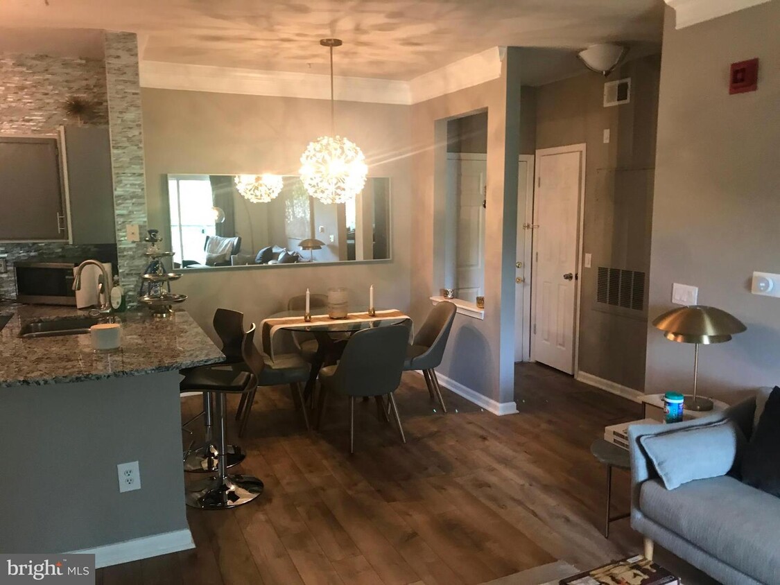 Foto principal - 1591 Spring Gate Dr.