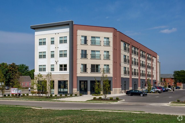 Building Photo - The Flats at South Park