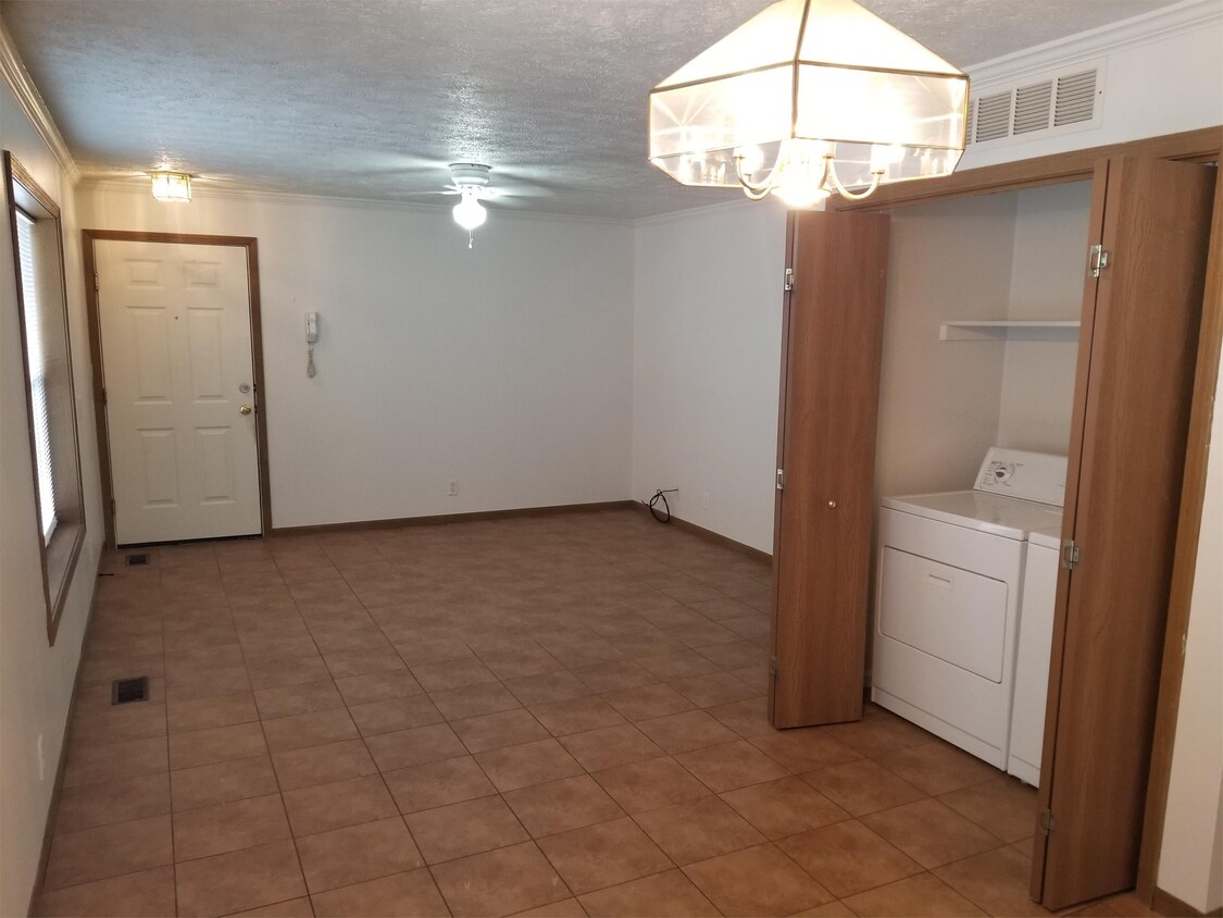 Primary Photo - 1108 Mazatlan Cir