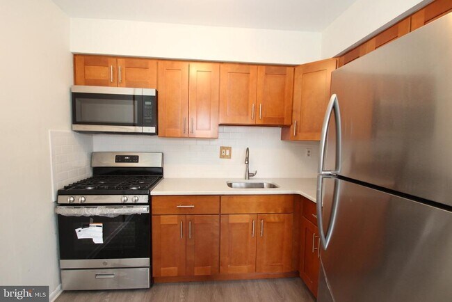Building Photo - 3604 Woodhaven Rd