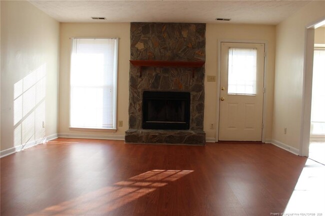 Building Photo - 7805 Gallant Ridge Dr