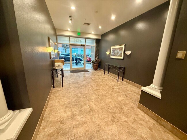 Foto del edificio - University District Condo