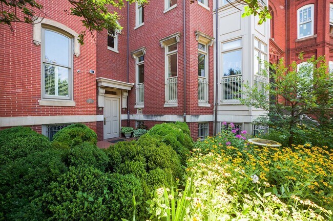 Photo - Available Now! 2 Bed/2 Bath With Parking I... Apartment