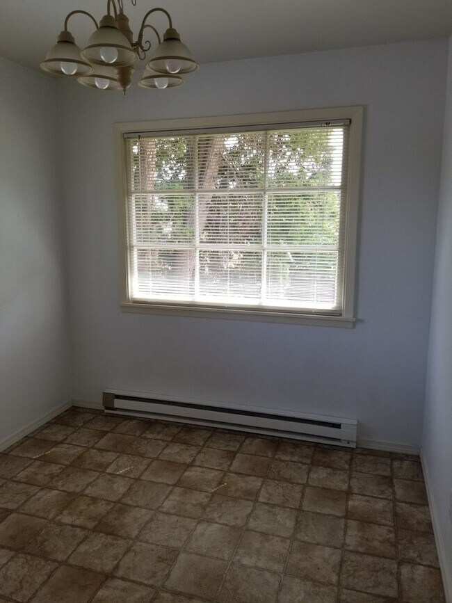 Foto del edificio - Near Franklin Park 2 br 1ba, stacked washer/dryer included.