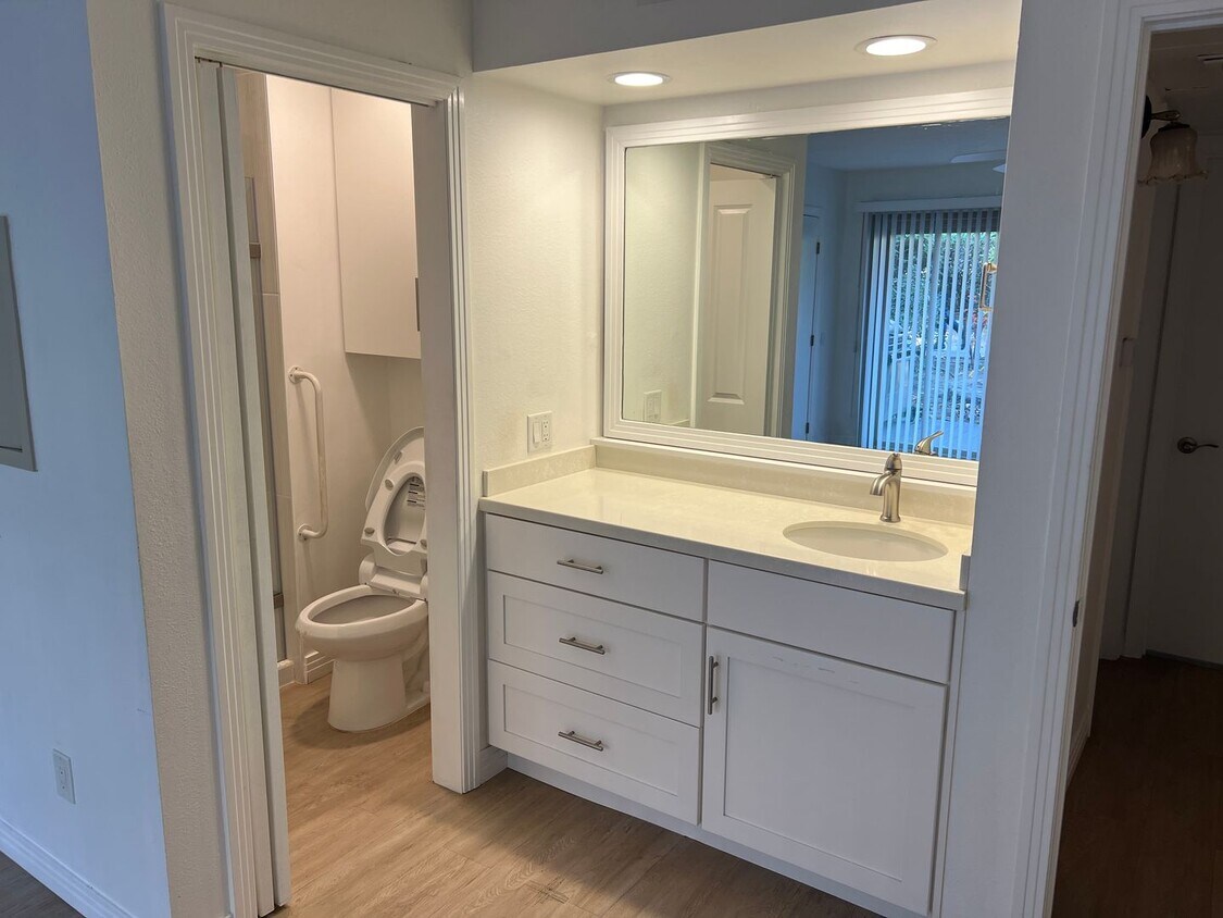 Foto del edificio - MOVE IN SPECIAL - Updated 2-Bedroom, 1.5-B...
