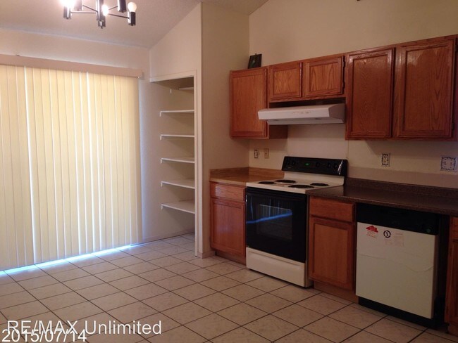 Building Photo - 934 Saddlebrook Dr