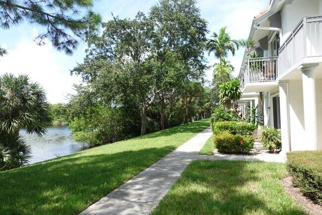 Foto del edificio - 2044 Alta Meadows Ln