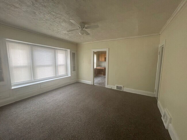 Foto del edificio - 3374 E 128th St
