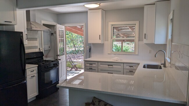 Kitchen - 307 Morgan Pl SE