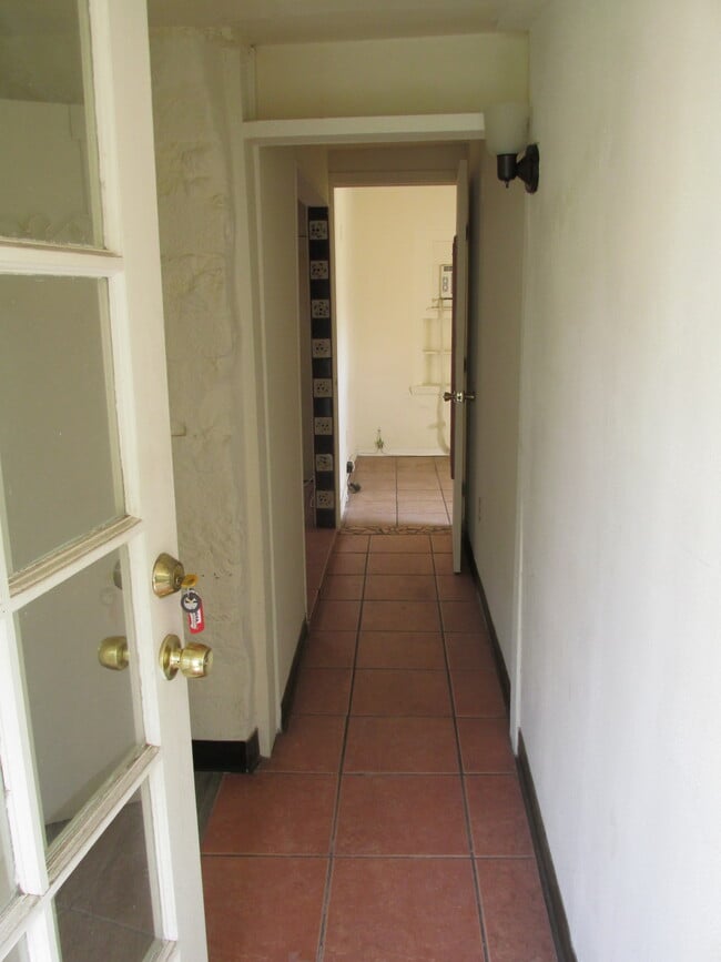 Foto del edificio - 3815 E Yandell Dr