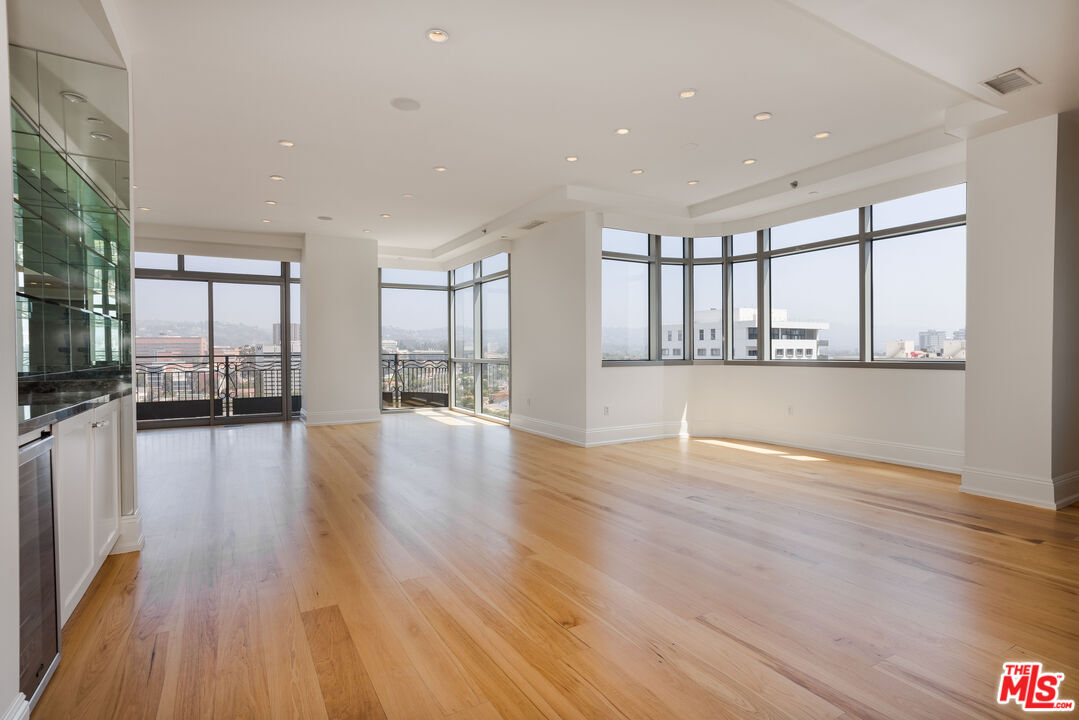 Foto principal - 10800 Wilshire Blvd