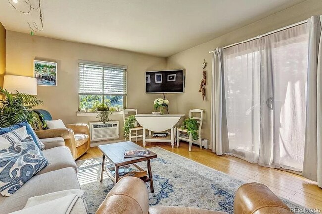 Foto del edificio - 1231 N Downing St