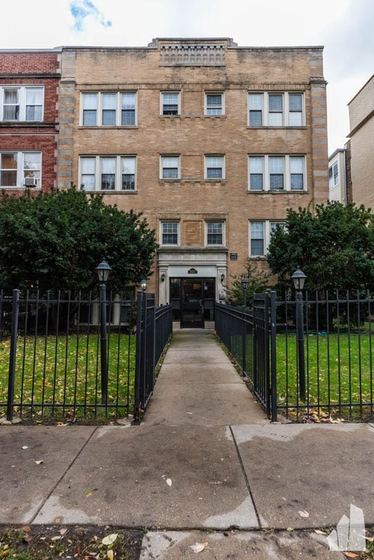 Building Photo - 1421 W Farwell Ave