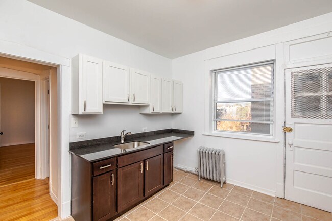 Foto del edificio - Newly renovated 2bed in Albany Park - heat...