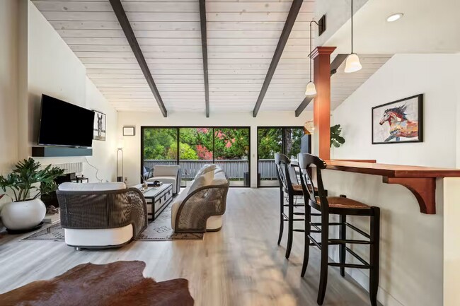 Foto del edificio - 140 Sand Hill Cir