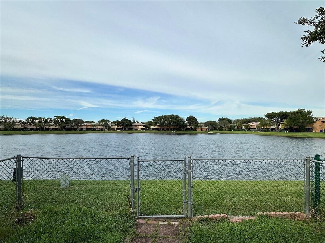 Foto del edificio - 10431 NW 3rd St