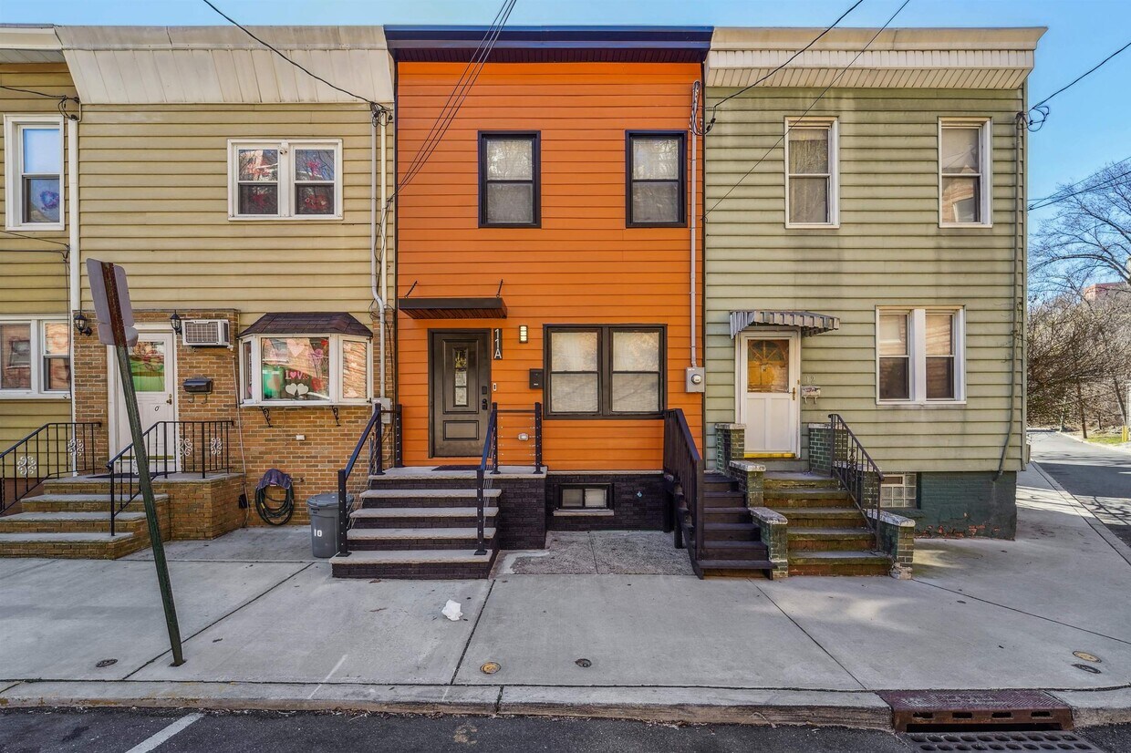 Primary Photo - 11A W 19TH St