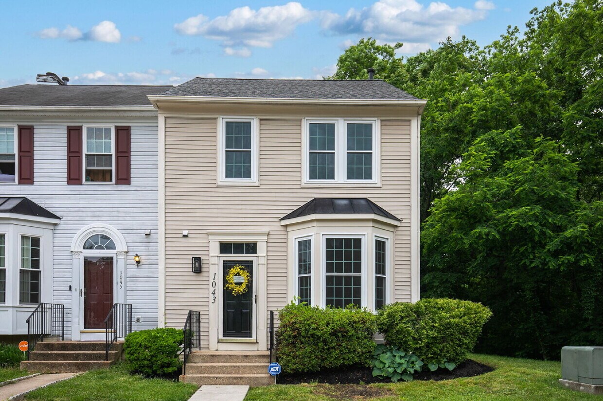 Primary Photo - 1043 Downing Ct
