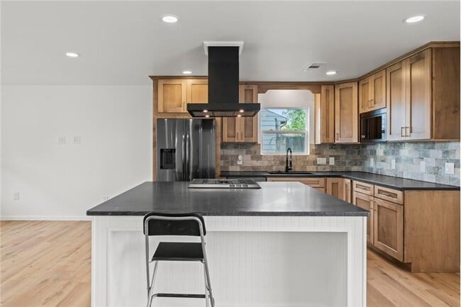 Building Photo - 2420 Woodman Dr