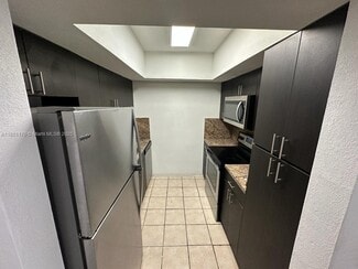 Building Photo - 11945 NE 19th Dr