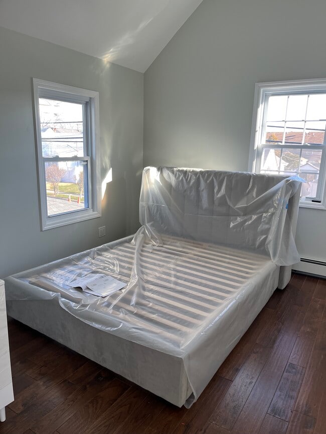 Primary bedroom - 56 Hunnewell Ave