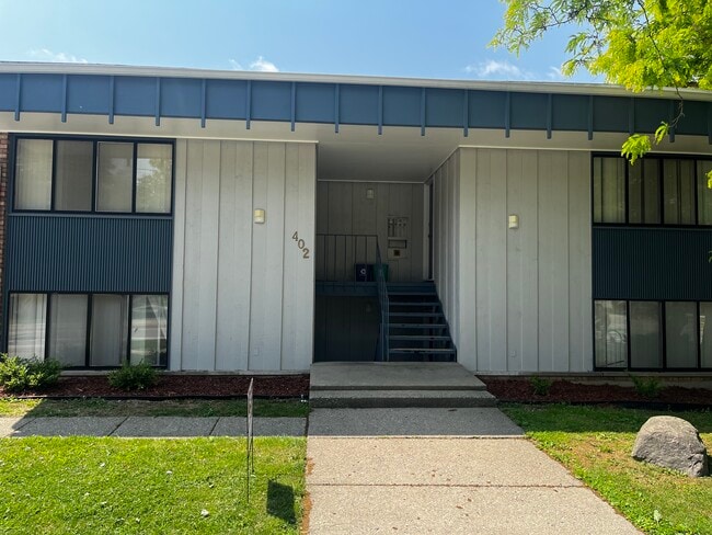 Building Photo - 402 Hill St