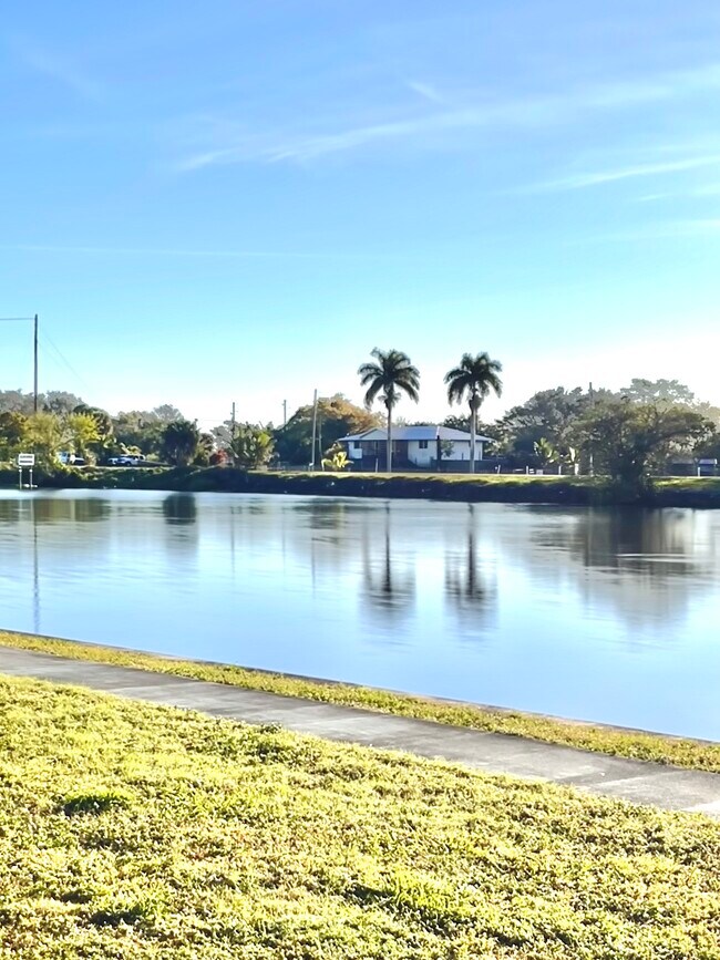 Foto del edificio - 384 Avenue N