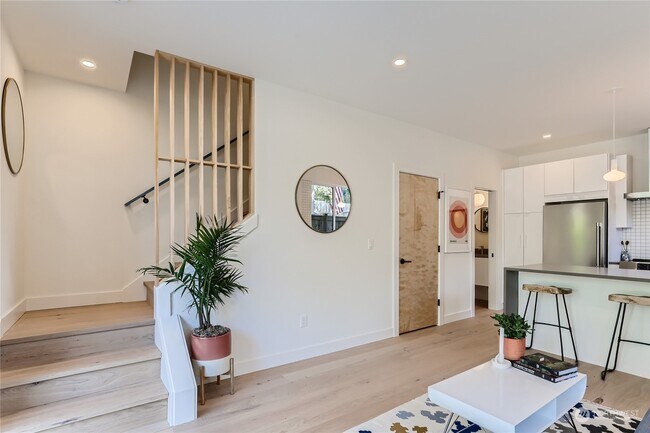 Photo - 918 N 100th St Townhome