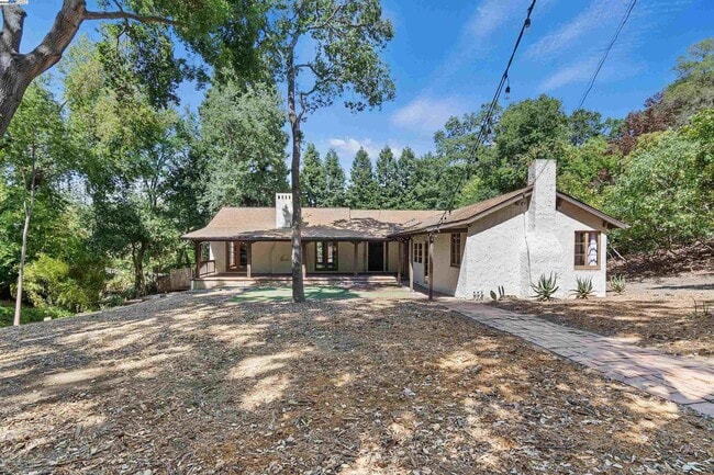 Building Photo - 3476 Springhill Rd