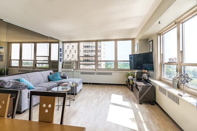 Foto del edificio - 3950 N Lake Shore Dr