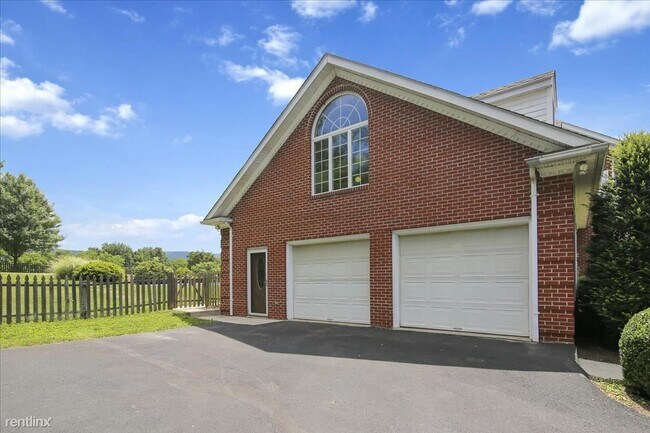 Building Photo - 6 br, 3 bath House - 8641 Pete Wiles Rd