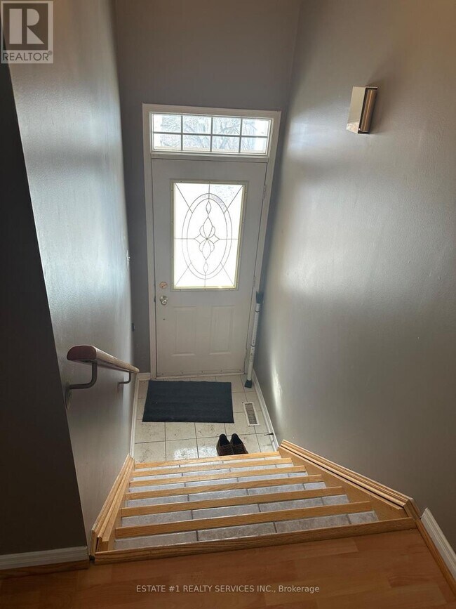 Photo du bâtiment - 6060 Snowy Owl Crescent