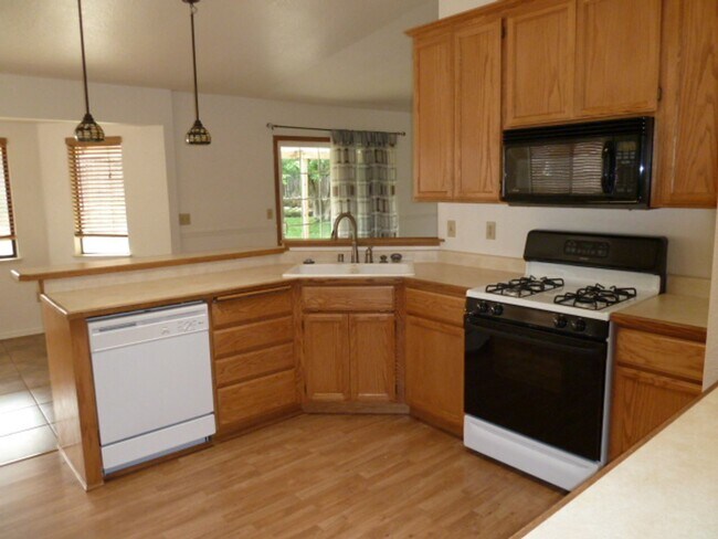 Foto del edificio - Spacious Home in Desirable Quail Ridge Neighborhood