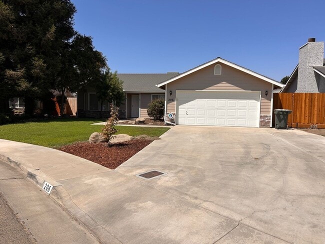Building Photo - Nice home for rent in Visalia