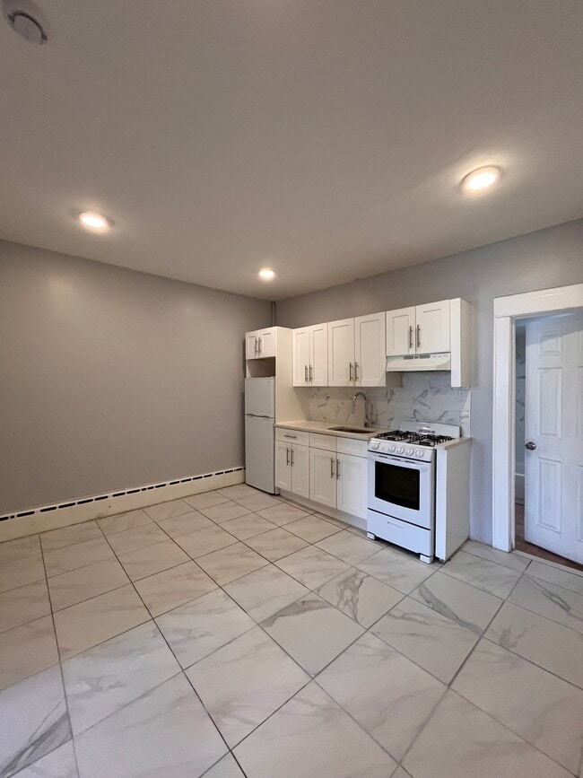 Building Photo - 579 Avenue A