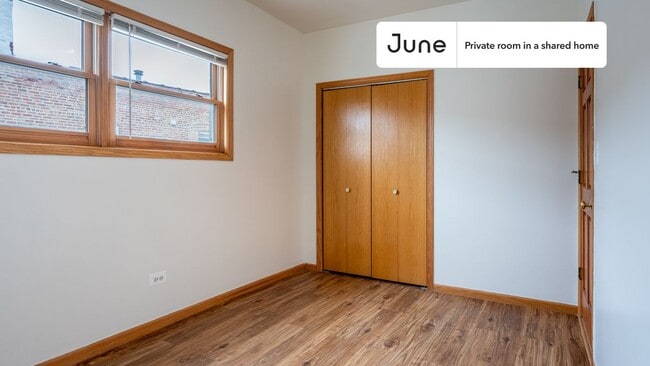 Building Photo - Room in Shared 3 bed/2 bath home
