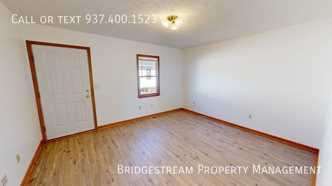 Building Photo - Ranch style 2 bedroom, 1 bath unit in Jeff...