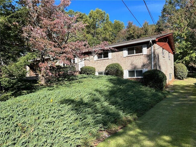 Building Photo - 1811 Trophy Dr