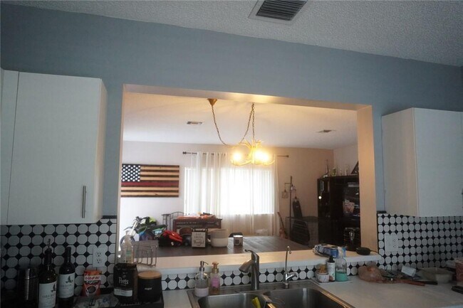 Building Photo - 6005 Lombard Ct