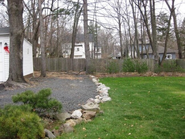 Building Photo - 57 Linden St