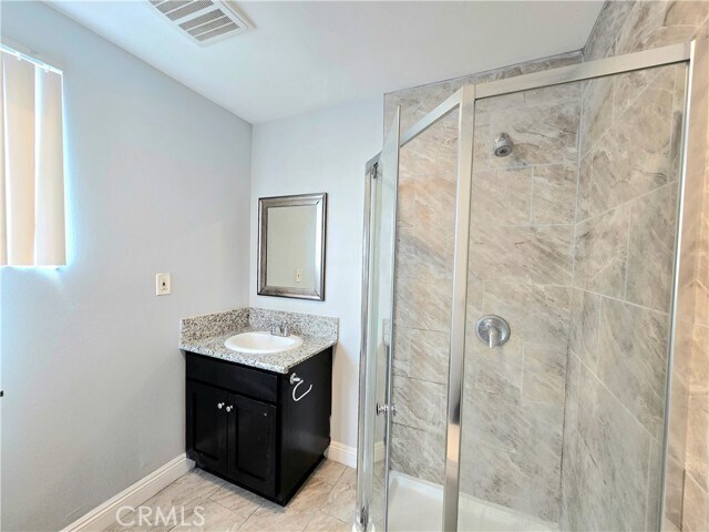 Foto del edificio - 715 W 58th St