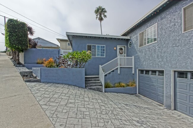 Building Photo - VERY CHARMING, BRIGHT & AIRY HILLTOP HOME ...