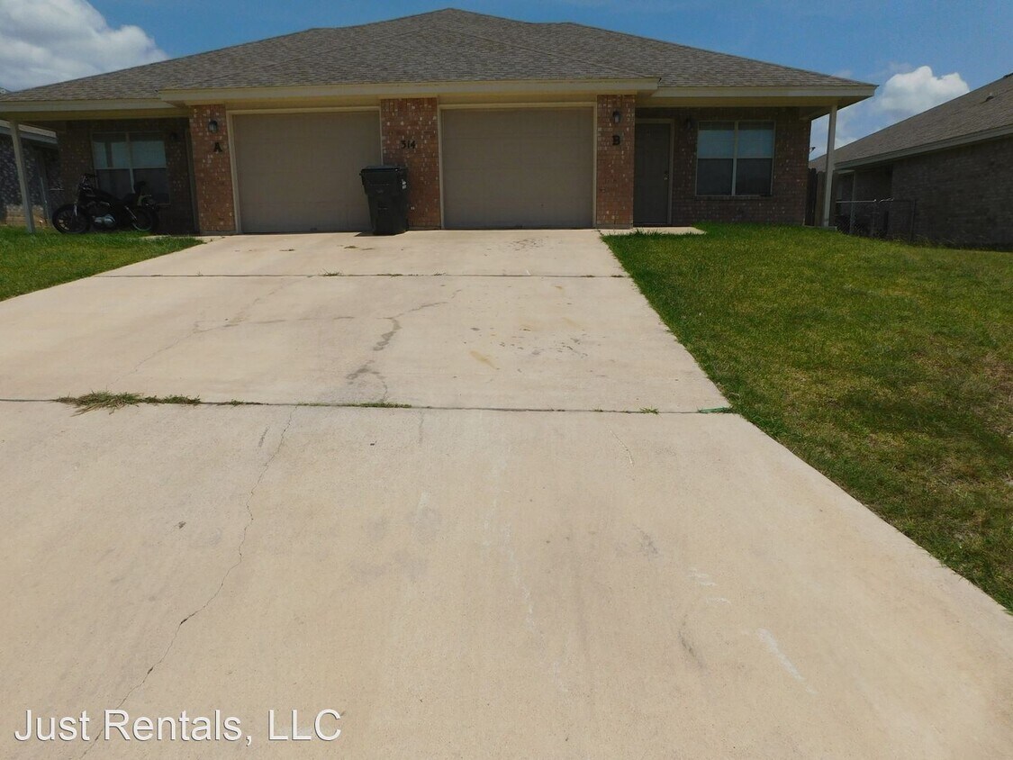Primary Photo - 314 Cedar Ridge Dr