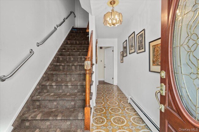 Foto del edificio - 1184 Rhinelander Ave